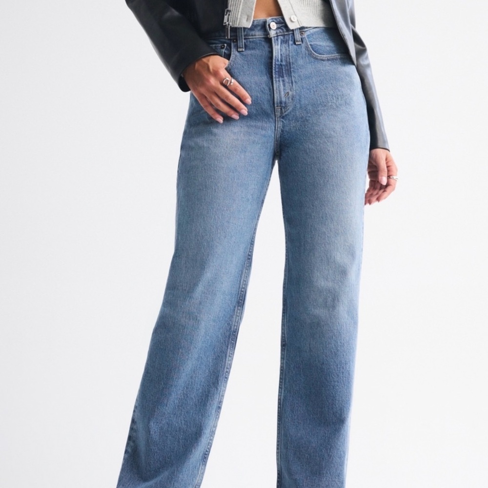 Abercrombie & Fitch 90s Relaxed Jean High Rise
